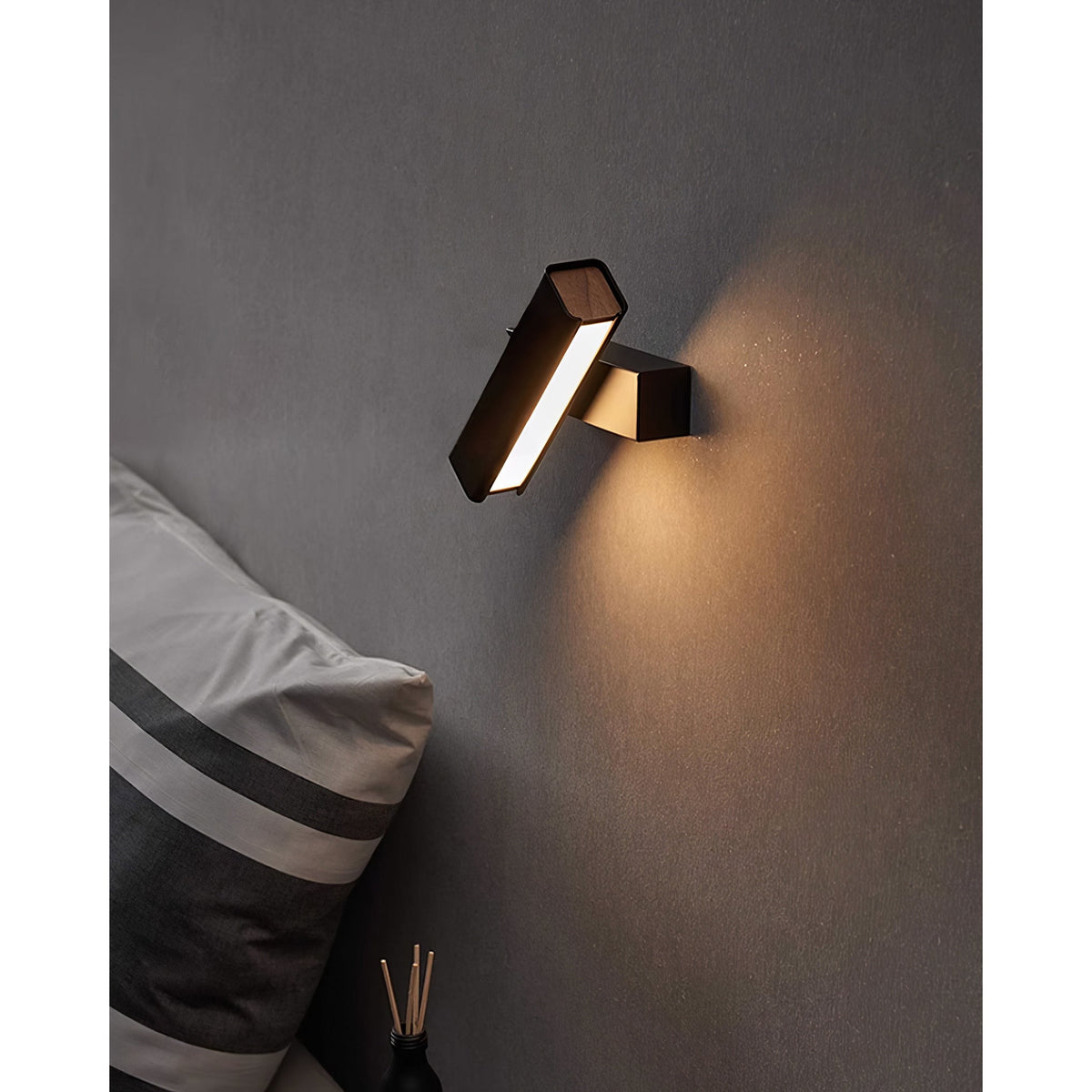 
Olvynora Rotating Wood & Metal LED Wall Lamp - Minimalist Sconce