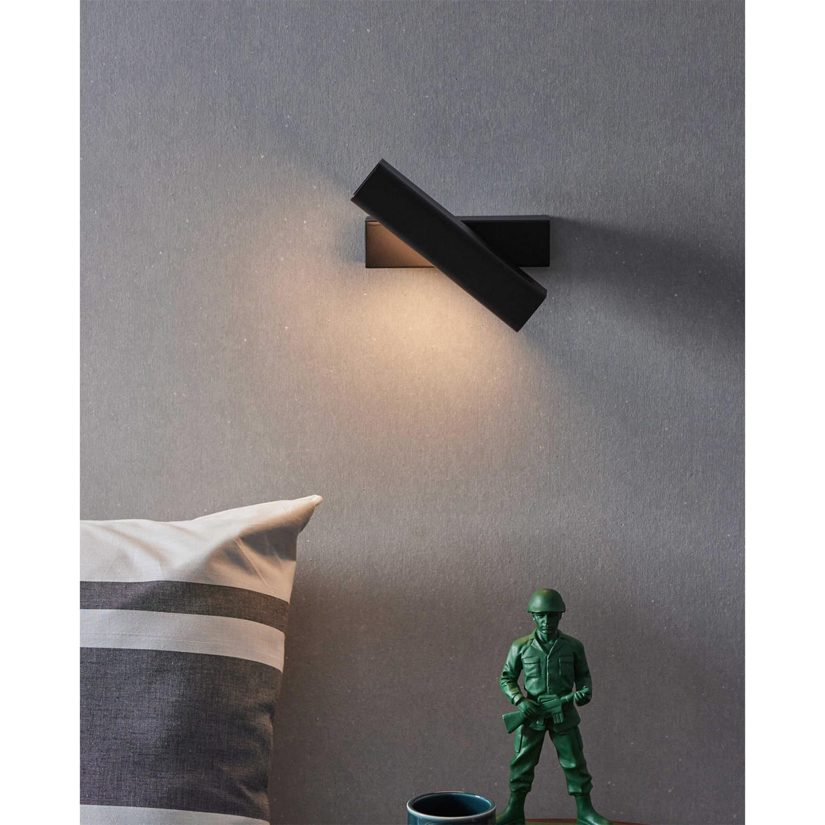 
Olvynora Rotating Wood & Metal LED Wall Lamp - Minimalist Sconce