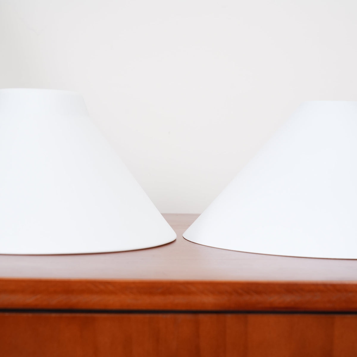 
Zomareth Ceramic Wall Lamp - Minimalist Sconce